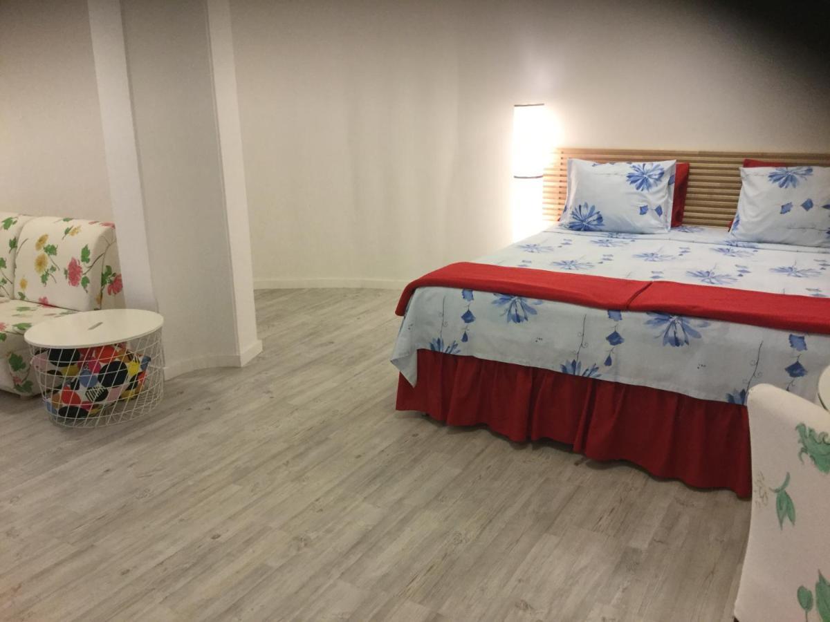 Red Cozy Stay Limassol Phòng bức ảnh