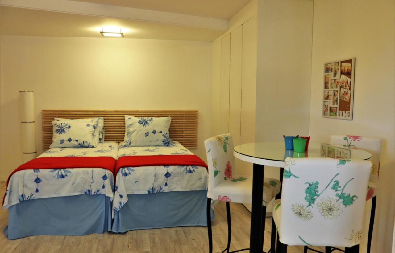 Red Cozy Stay Limassol Ngoại thất bức ảnh