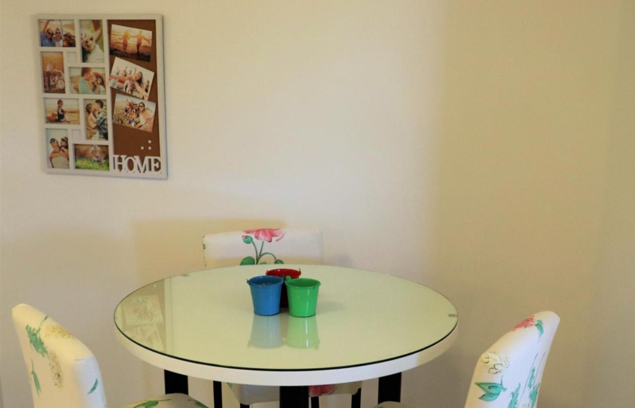 Red Cozy Stay Limassol Ngoại thất bức ảnh